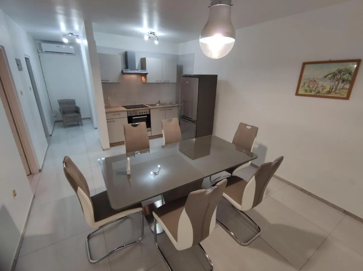 Apartments Prosika パグ